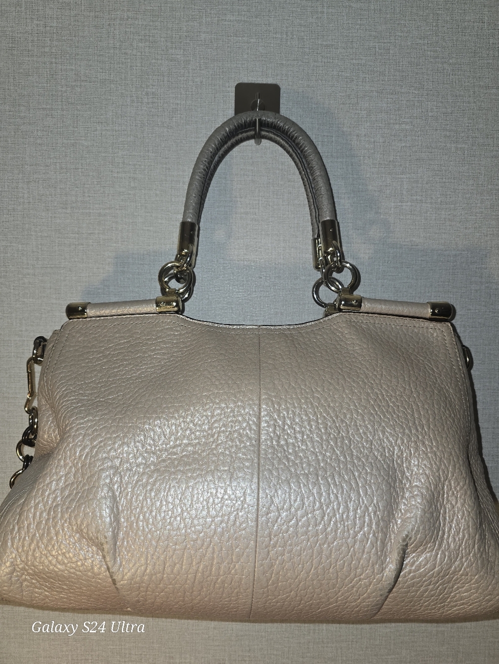 Coach Madison Pinnacle Italian Pebbled Leather Lilly bag in the Pearl colorway - Picture 4 of 7